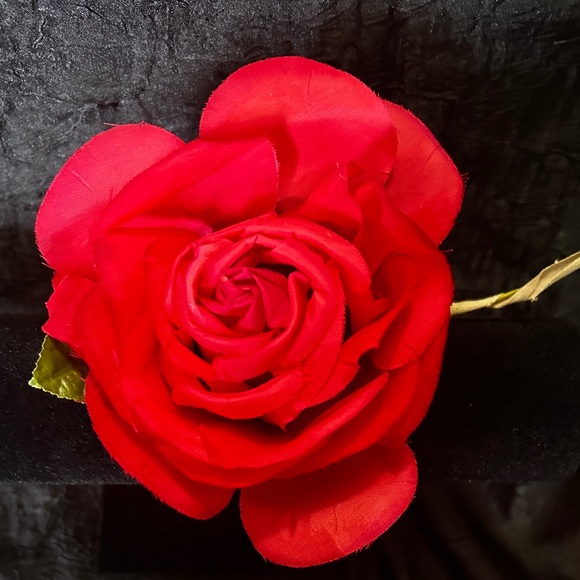 ๐คฉ Host Pick๐คฉ๐ Vtg Silk Pin/Brooch -Red Rose-Estate/1950โs - Picture 1 of 5